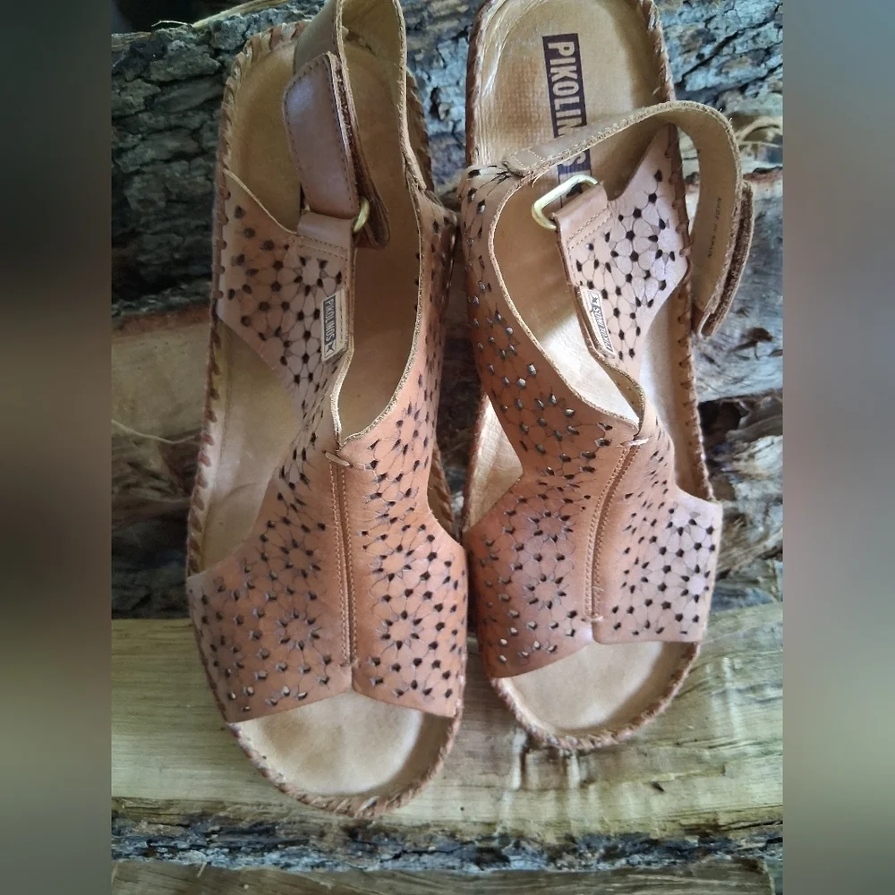 Pikolinos Tan Sandals with Perforated Design and Slingback